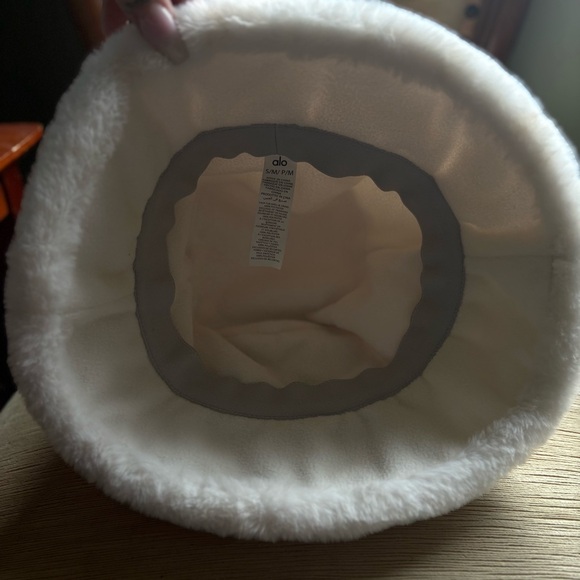 ALO Yoga Plush Faux-Fur Bucket Hat in Cream - Picture 4 of 6